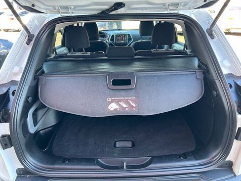 Used 2014 Jeep Cherokee Latitude w/ Cold Weather Group image 37