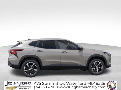 New 2026 Chevrolet Trax RS w/ Driver Confidence Package FWD image 5