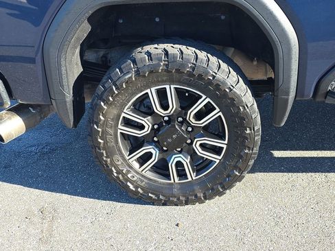 Used 2020 GMC Sierra 2500 AT4 w/ AT4 Premium Package image 5
