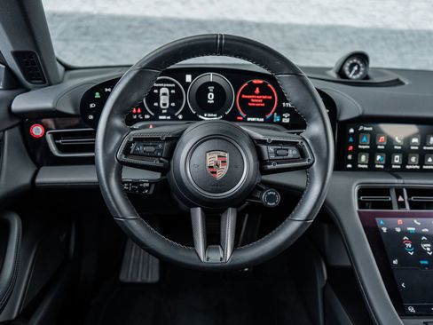 Used 2025 Porsche Taycan image 31