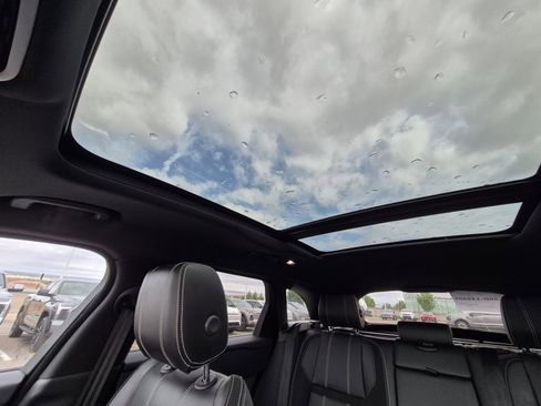 Used 2019 Land Rover Range Rover Velar R-Dynamic SE AWD/4WD image 35