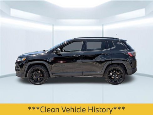 Used 2022 Jeep Compass Latitude FWD image 2