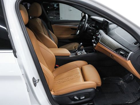 Certified 2023 BMW 530e w/ Premium Package image 18