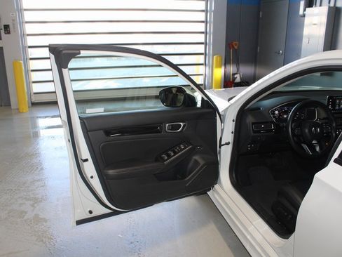 Used 2023 Honda Civic Touring image 7