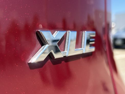 Used 2020 Toyota RAV4 XLE FWD image 9