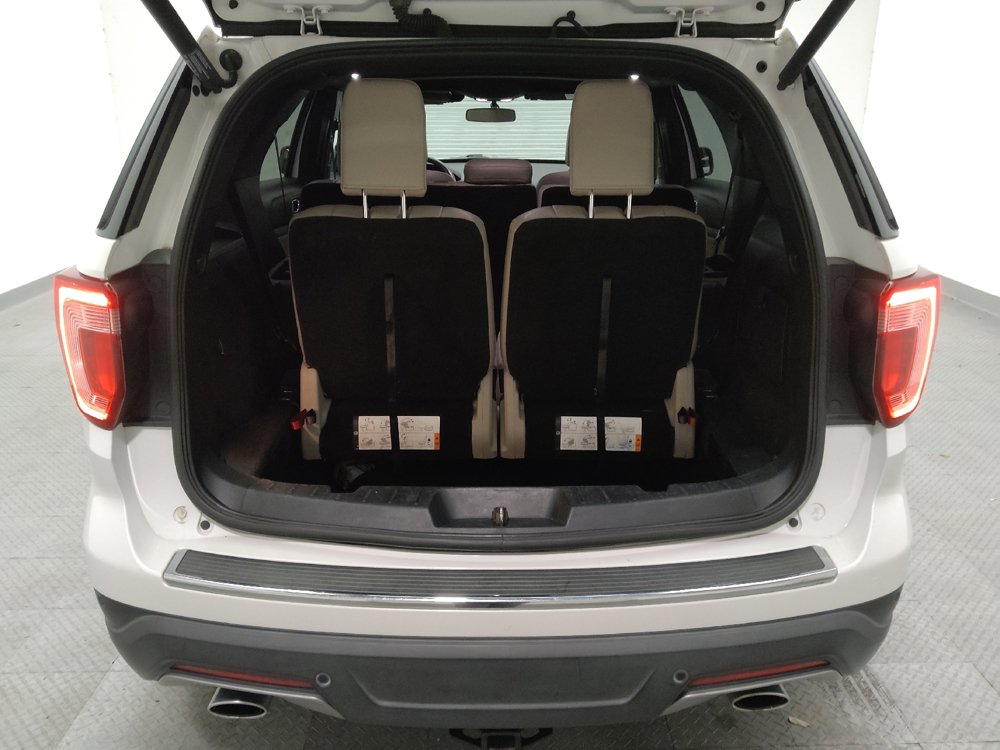 Used 2018 Ford Explorer XLT w/ Equipment Group 202A FWD image 29