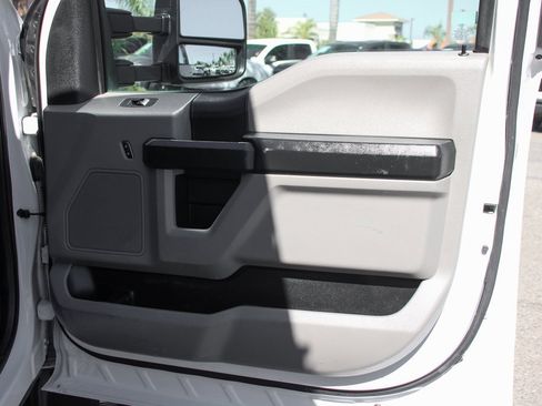 Used 2018 Ford F550 2WD Regular Cab Super Duty image 40