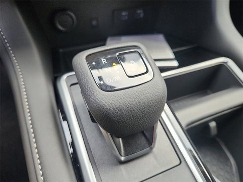 New 2025 Nissan Pathfinder SL image 7