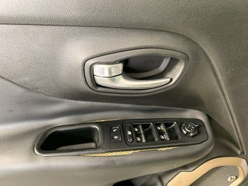 Used 2016 Jeep Renegade 75th Anniversary AWD/4WD image 14