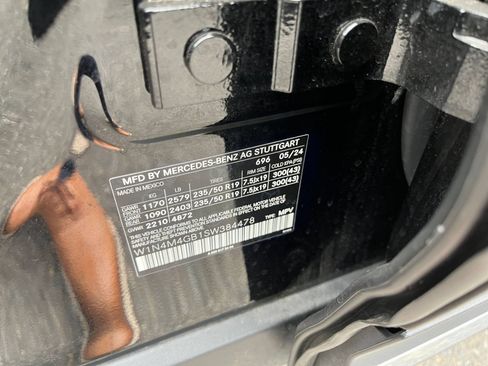 Used 2025 Mercedes-Benz GLB 250 image 31