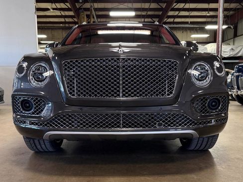 Used 2018 Bentley Bentayga image 5