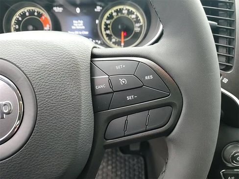 Used 2021 Jeep Cherokee Trailhawk image 16