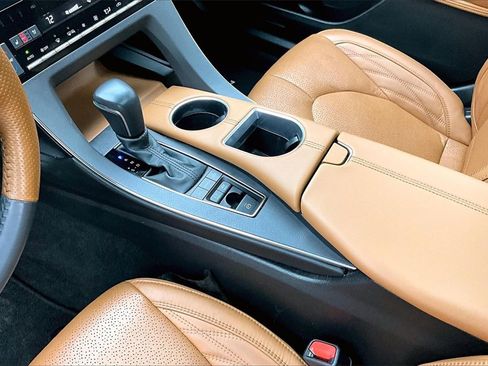 Used 2022 Toyota Avalon Limited image 15