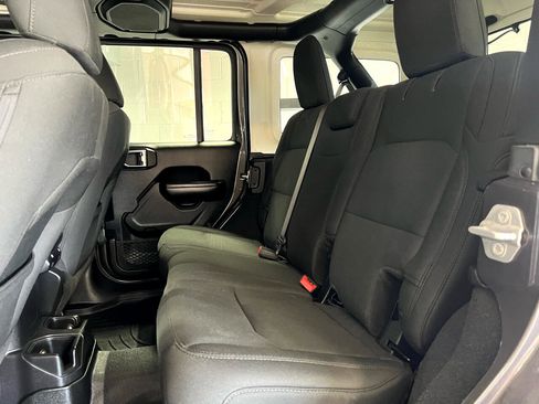 Used 2018 Jeep Wrangler Unlimited Sport S image 26