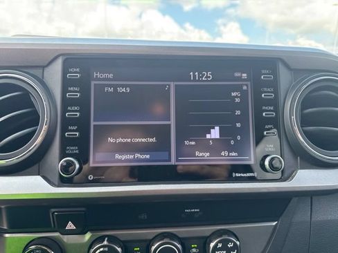 Used 2020 Toyota Tacoma SR5 AWD/4WD image 32