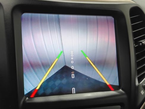 Used 2015 Jeep Cherokee Latitude w/ Cold Weather Group image 7