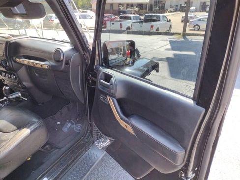 Used 2014 Jeep Wrangler Unlimited Sahara image 13