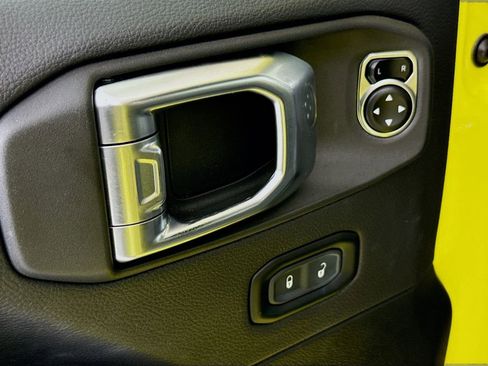 Used 2024 Jeep Wrangler Sahara image 18