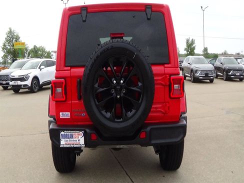 Certified 2025 Jeep Wrangler Unlimited Sahara w/ Safety Group AWD/4WD image 7