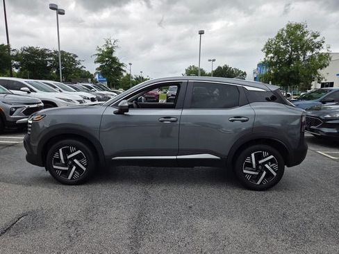 Used 2025 Nissan Kicks SV FWD image 3