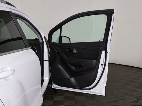 Used 2020 Chevrolet Trax LT image 16