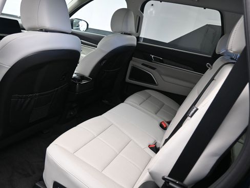 Used 2024 Kia Telluride EX image 12