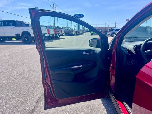 Used 2019 Ford Escape SE image 11