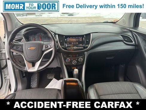 Used 2020 Chevrolet Trax LT w/ LT Convenience Package image 32