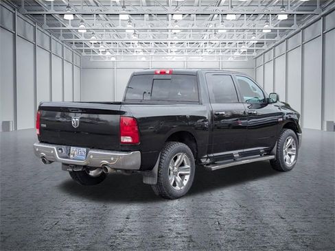 Used 2017 RAM 1500 Classic SLT w/ SLT Plus D￩cor Group image 5