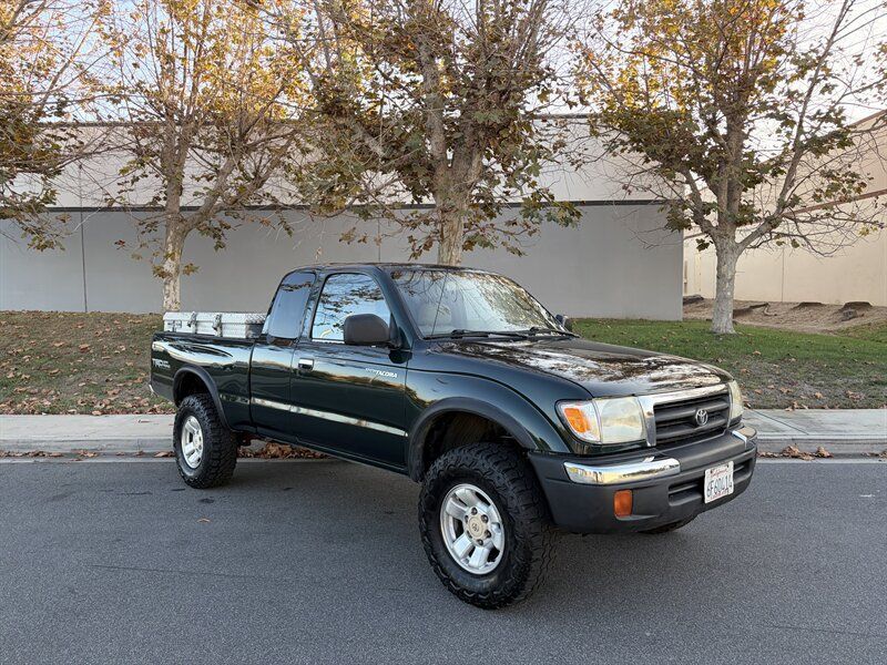 Used 2000 Toyota Tacoma PreRunner RWD image 11