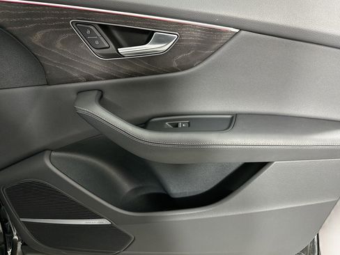 Used 2023 Audi Q8 Prestige w/ Prestige Package image 23