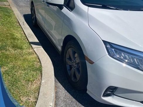 Used 2024 Honda Odyssey EX image 1