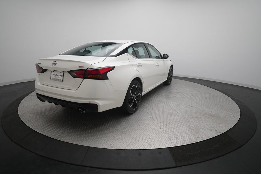 Used 2024 Nissan Altima 2.5 SR FWD image 34
