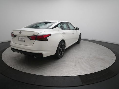 Used 2024 Nissan Altima 2.5 SR FWD image 34