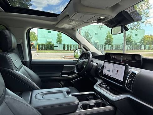 Used 2025 Ford Expedition Platinum AWD/4WD image 24