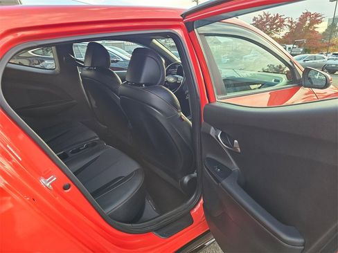Used 2021 Hyundai Veloster Turbo image 18