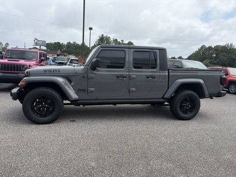 Used 2022 Jeep Gladiator Sport AWD/4WD image 3