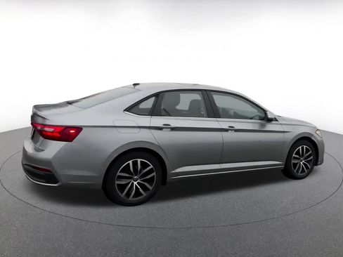 Used 2025 Volkswagen Jetta SE image 9