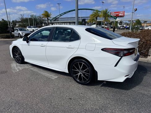 Used 2022 Toyota Camry SE w/ Cold Weather Package image 2