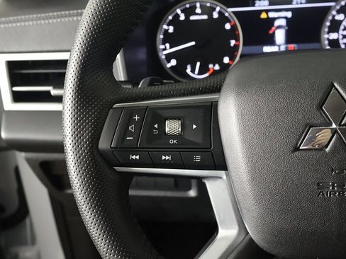 Used 2024 Mitsubishi Outlander SE image 41