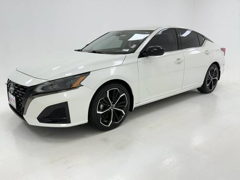 Used 2024 Nissan Altima 2.5 SR FWD image 5