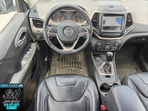 Used 2015 Jeep Cherokee Limited w/ Luxury Group AWD/4WD image 4