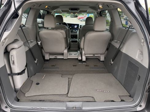 Used 2015 Toyota Sienna XLE w/ XLE Navigation Package FWD image 14
