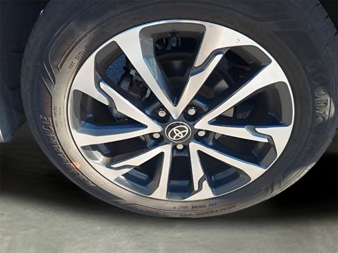 Used 2024 Toyota Corolla Cross XLE image 30