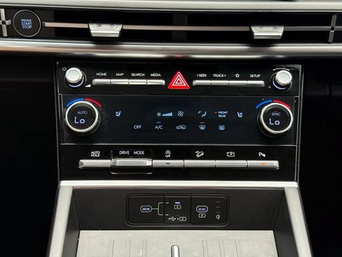 Used 2025 Hyundai Santa Fe SEL FWD image 16