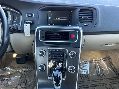 Used 2015 Volvo S60 T5 Premier image 25