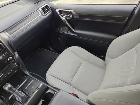 Used 2023 Lexus GX 460 image 18