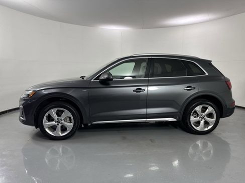 Used 2022 Audi Q5 2.0T Premium Plus w/ Premium Plus Package AWD/4WD image 2