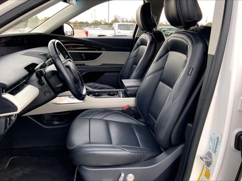 Used 2024 Lincoln Nautilus Premier image 7