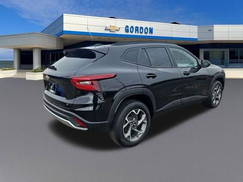 Used 2024 Chevrolet Trax LT image 5